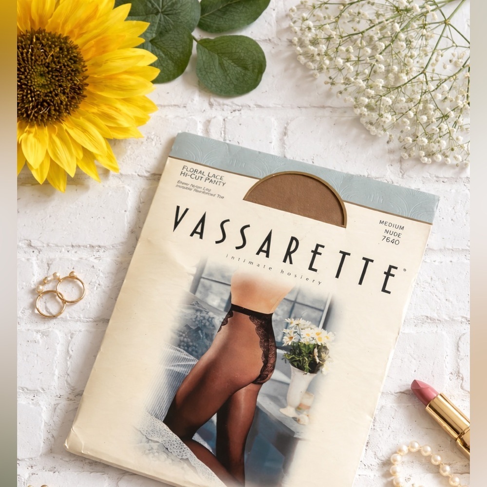 COPY - Vassarette Vintage Lace Hi Cut Panty Pantyhose Medium Nude